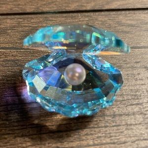 Swarovski Crystal Blue Clam Shell Pearl Light Blue